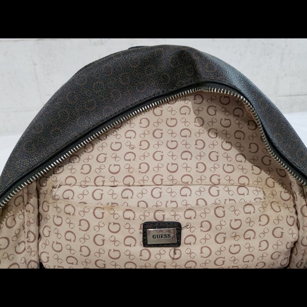 Guess bag& backpack bundle - Picture 3 of 8